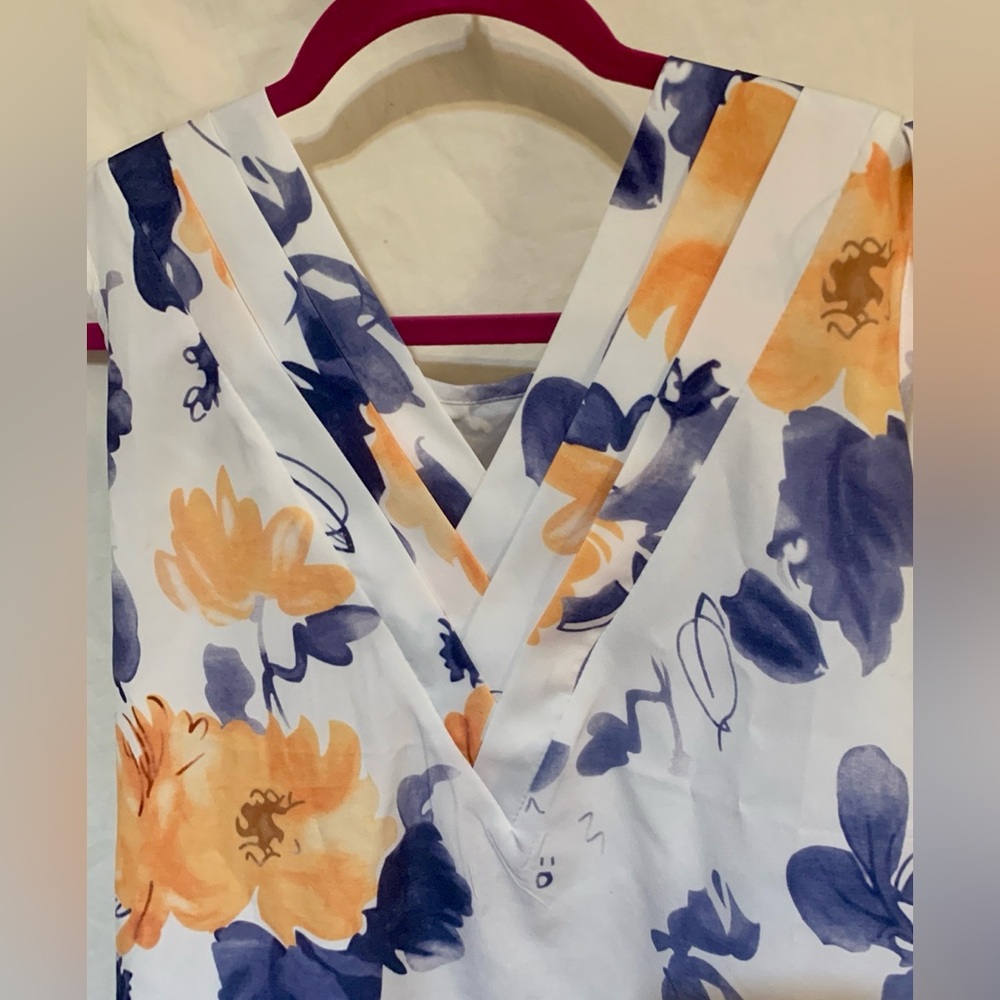White with yellow floral pattern NWOT sleeveless top size small